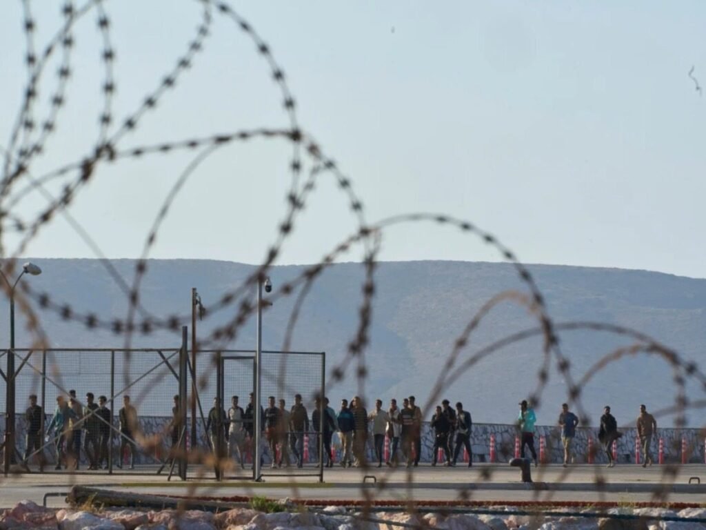 Greece Collaborates with Europe for Migrant Return Centers, Focuses on Africa